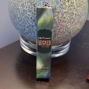 r.e.m. beauty Wicked for Good Lip Oil - So Popular Pink